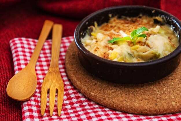 Пошаговое приготовление и подача щей из кислой капусты