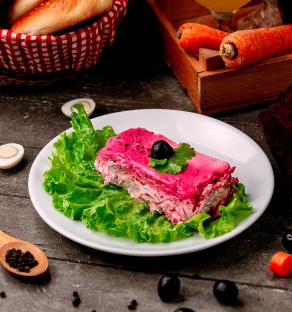 Классический салат с угрем и огурцами: пошаговая техника