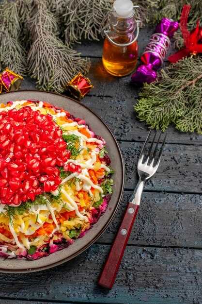 Куриный салат с корейской морковью и орехами