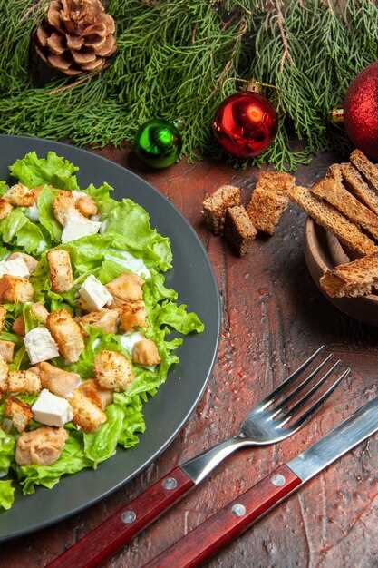Фруктово-куриный салат с апельсином и гранатом