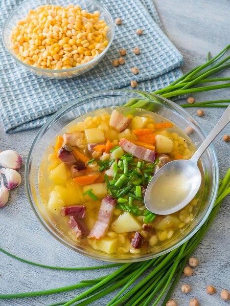 Добавление специй и приправ для насыщенного вкуса