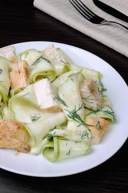 Процесс сборки и подачи салата