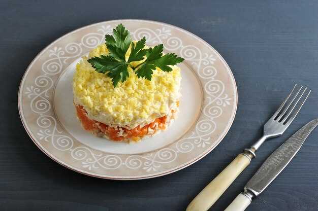 Салат с куриным яйцом и огурцами под майонезом