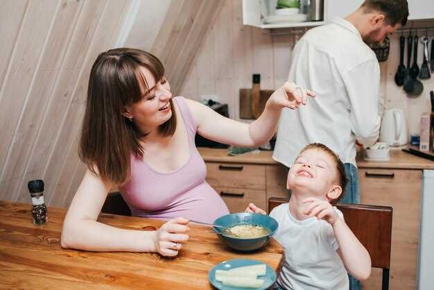 Развитие малыша в 12 недель: что должно происходить и как поддержать