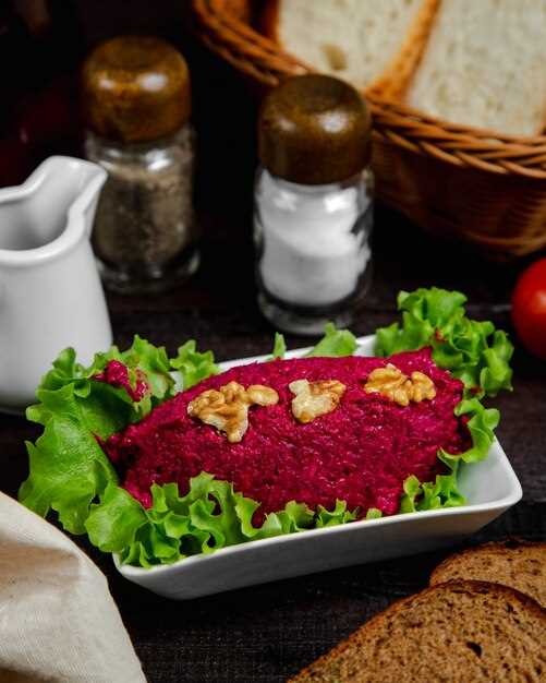 Классический овощной салат с огурцами и морковью